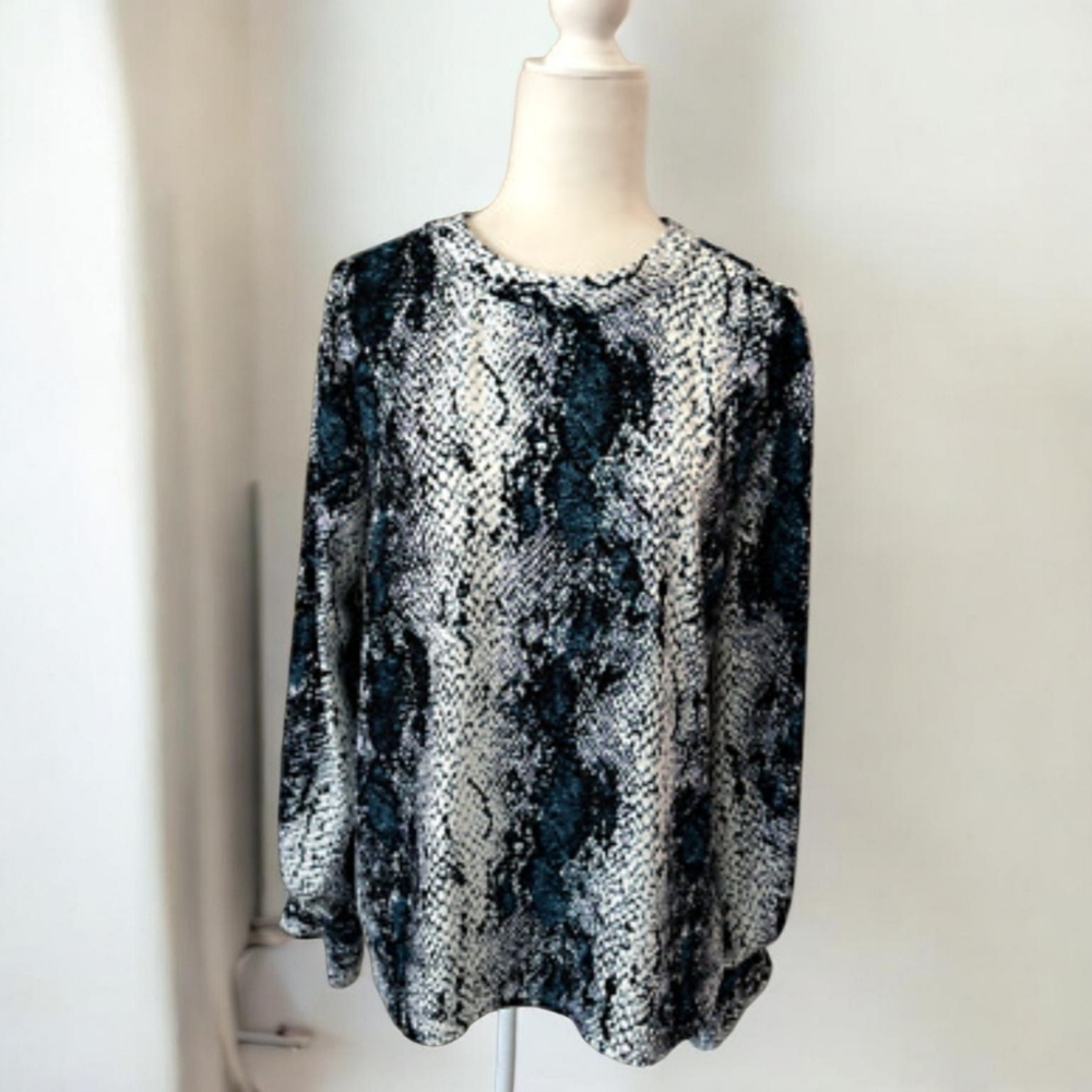 Worthington Snake-Print Long Sleeve Top in Teal and Black